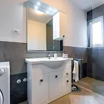Baricevic - Two Bedroom With Balcony Daire