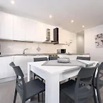Daire Baricevic - Two Bedroom With Balcony