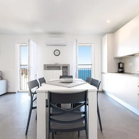 Baricevic - Two Bedroom With Balcony Apartman Opatija