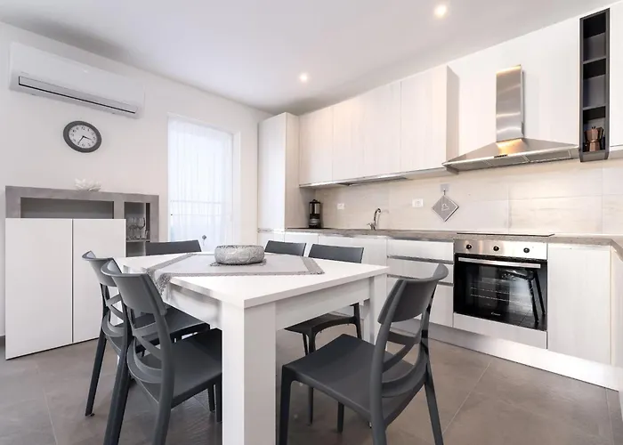 Baricevic - Two Bedroom With Balcony * Opatija